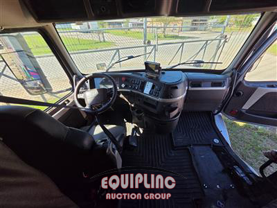 2013 Volvo VNL 6X4 T/A SLEEPER TRUCK TRAC