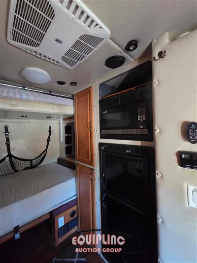 2013 Volvo VNL 6X4 T/A SLEEPER TRUCK TRAC