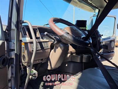 2013 Volvo VNL 6X4 T/A SLEEPER TRUCK TRAC