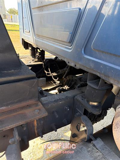 2006 Mack CV713