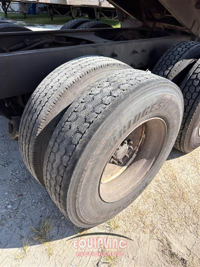 2006 Mack CV713