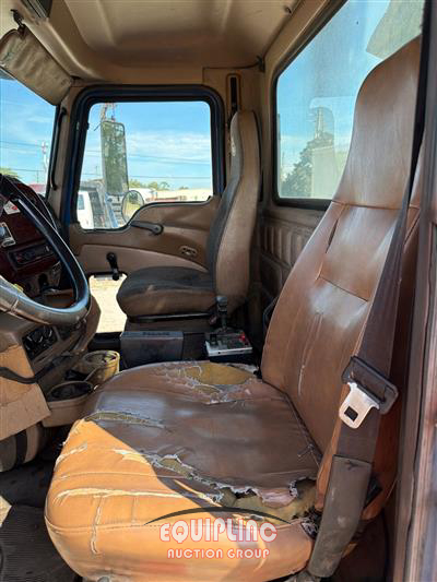 2006 Mack CV713