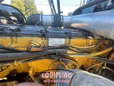 2001 Peterbilt 379 6X4 T/A SLEEPER TRUCK TRAC