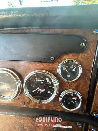 2001 Peterbilt 379 6X4 T/A SLEEPER TRUCK TRAC