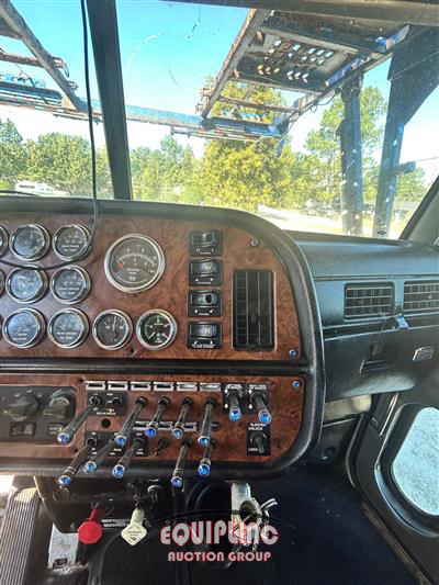 2001 Peterbilt 379 6X4 T/A SLEEPER TRUCK TRAC