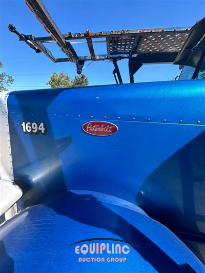 2001 Peterbilt 379 6X4 T/A SLEEPER TRUCK TRAC