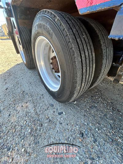 2001 Peterbilt 379 6X4 T/A SLEEPER TRUCK TRAC