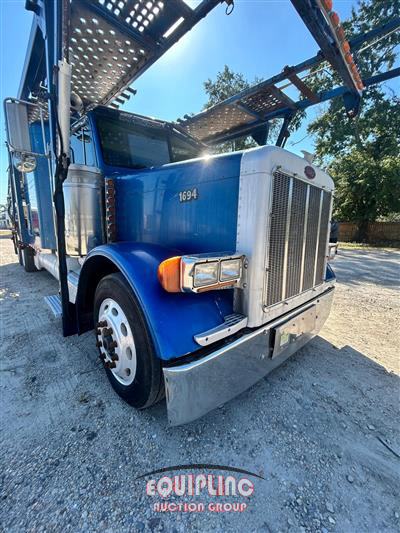 2001 Peterbilt 379 6X4 T/A SLEEPER TRUCK TRAC