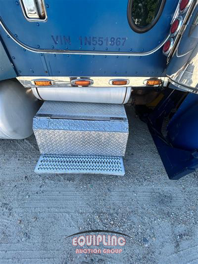 2001 Peterbilt 379 6X4 T/A SLEEPER TRUCK TRAC