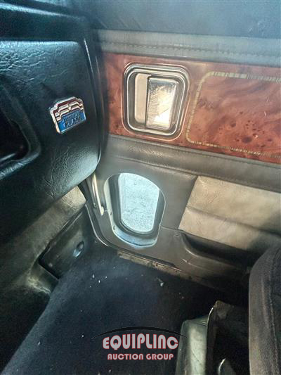 2001 Peterbilt 379 6X4 T/A SLEEPER TRUCK TRAC