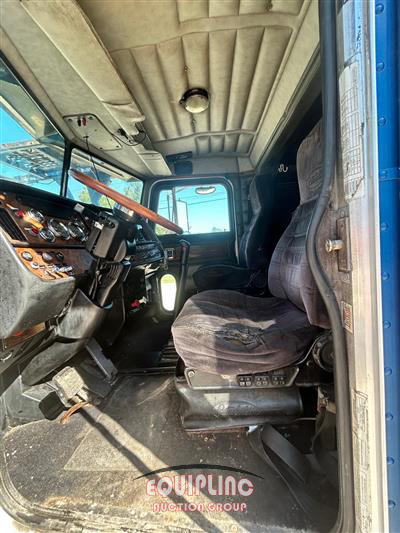 2001 Peterbilt 379 6X4 T/A SLEEPER TRUCK TRAC