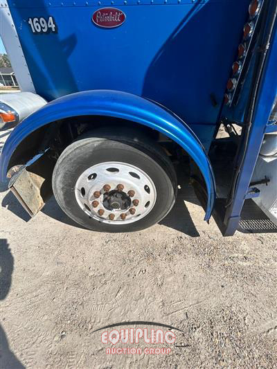 2001 Peterbilt 379 6X4 T/A SLEEPER TRUCK TRAC