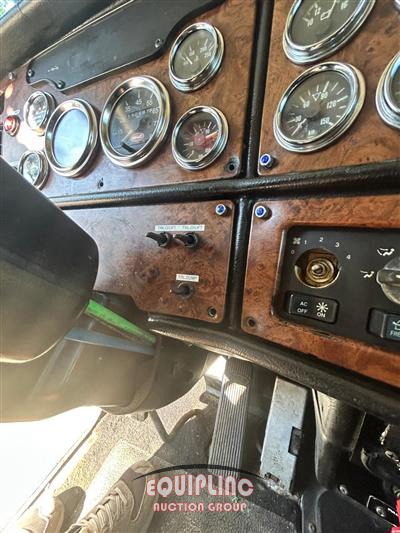2001 Peterbilt 379 6X4 T/A SLEEPER TRUCK TRAC