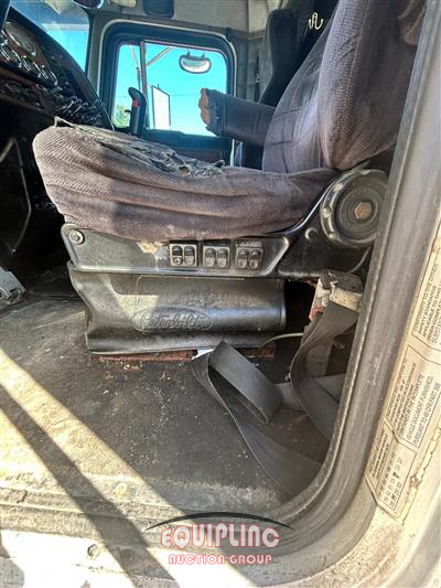 2001 Peterbilt 379 6X4 T/A SLEEPER TRUCK TRAC