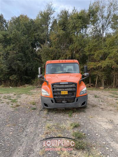 2018 Freightliner CASCADIA 6X4 T/A DAY CAB TRUCK