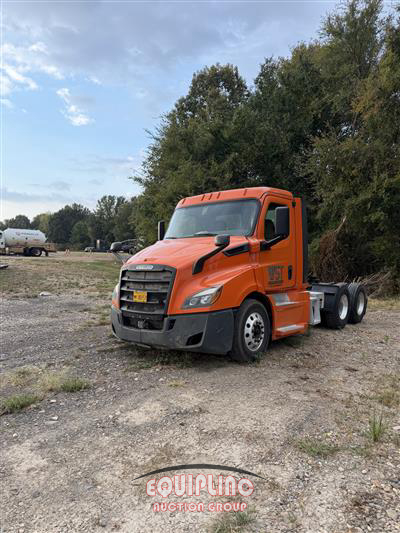 2018 Freightliner CASCADIA 6X4 T/A DAY CAB TRUCK
