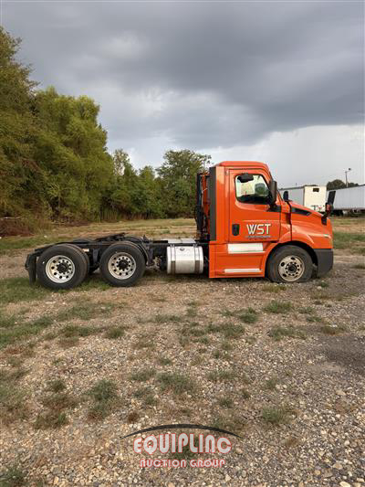 2018 Freightliner CASCADIA 6X4 T/A DAY CAB TRUCK