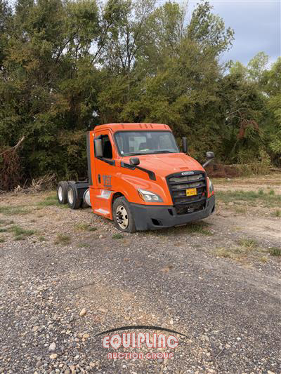 2018 Freightliner CASCADIA 6X4 T/A DAY CAB TRUCK