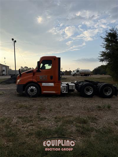 2018 Freightliner CASCADIA 6X4 T/A DAY CAB TRUCK