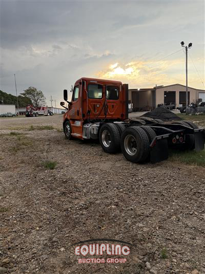 2018 Freightliner CASCADIA 6X4 T/A DAY CAB TRUCK