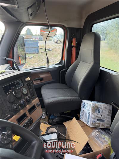 2018 Freightliner CASCADIA 6X4 T/A DAY CAB TRUCK
