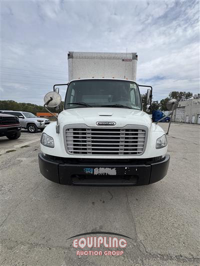 2019 Freightliner M2 4X2 S/A 26FT NON CDL BOX TR