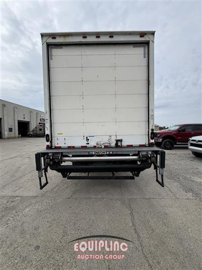 2019 Freightliner M2 4X2 S/A 26FT NON CDL BOX TR