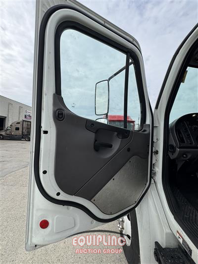 2019 Freightliner M2 4X2 S/A 26FT NON CDL BOX TR