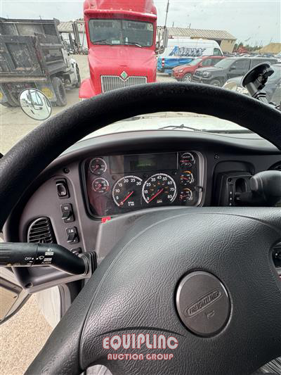 2019 Freightliner M2 4X2 S/A 26FT NON CDL BOX TR