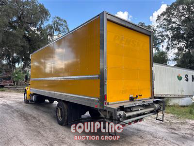 2019 Freightliner M2 4X2 S/A 26FT NON CDL BOX TR