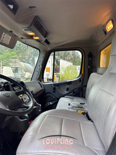 2019 Freightliner M2 4X2 S/A 26FT NON CDL BOX TR