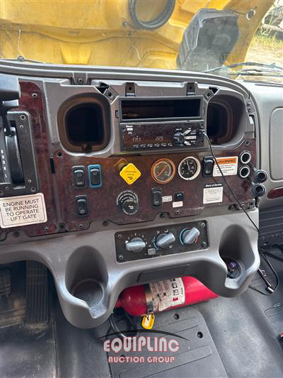 2019 Freightliner M2 4X2 S/A 26FT NON CDL BOX TR