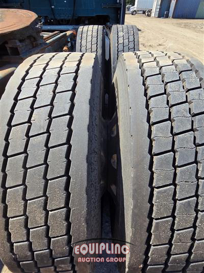 1999 Freightliner FLD132 6X4 T/A SLEEPER TRUCK T