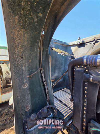 1999 Freightliner FLD132 6X4 T/A SLEEPER TRUCK T