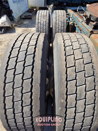 1999 Freightliner FLD132 6X4 T/A SLEEPER TRUCK T