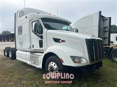 2015 Peterbilt 587 6X4 T/A  SLEEPER TRUCK TRA