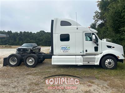 2015 Peterbilt 587 6X4 T/A  SLEEPER TRUCK TRA