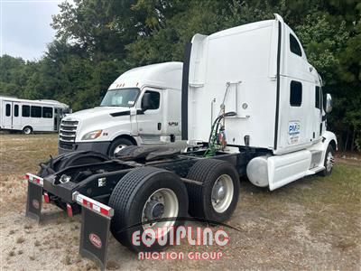 2015 Peterbilt 587 6X4 T/A  SLEEPER TRUCK TRA