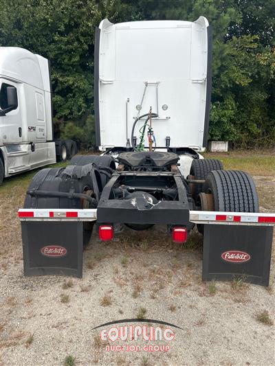 2015 Peterbilt 587 6X4 T/A  SLEEPER TRUCK TRA