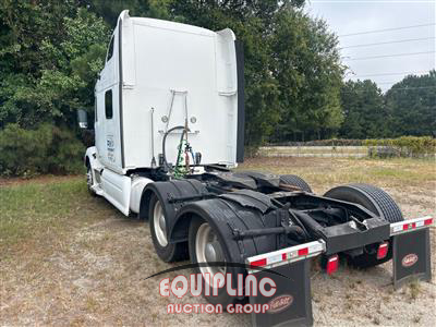 2015 Peterbilt 587 6X4 T/A  SLEEPER TRUCK TRA