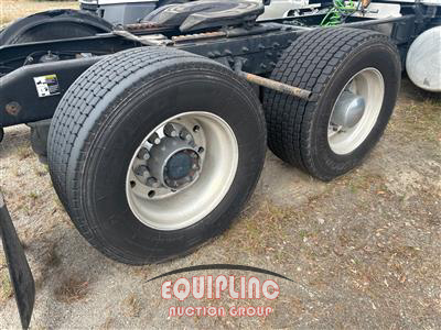 2015 Peterbilt 587 6X4 T/A  SLEEPER TRUCK TRA