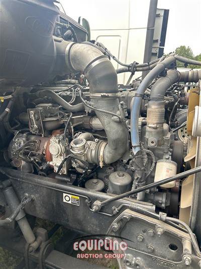 2015 Peterbilt 587 6X4 T/A  SLEEPER TRUCK TRA