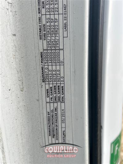 2015 Peterbilt 587 6X4 T/A  SLEEPER TRUCK TRA