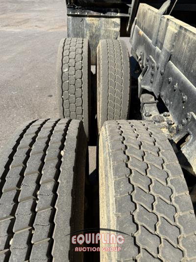 2005 International 9200 T/A DUMP TRUCK