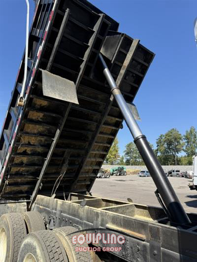 2005 International 9200 T/A DUMP TRUCK