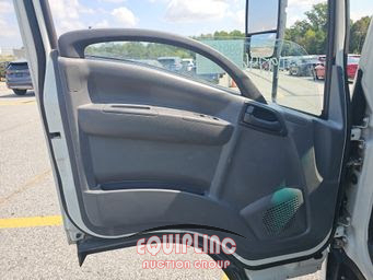 2016 Isuzu NPR 4X2 S/A BOX TRUCK