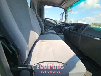 2016 Isuzu NPR 4X2 S/A BOX TRUCK