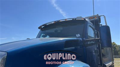 2016 Kenworth T880 TRI/A DUMP TRUCK 