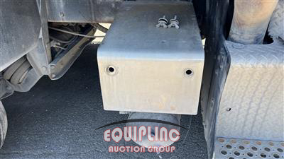 2016 Kenworth T880 TRI/A DUMP TRUCK 