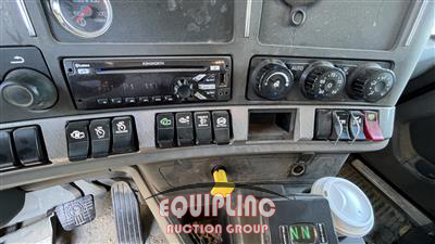 2016 Kenworth T880 TRI/A DUMP TRUCK 